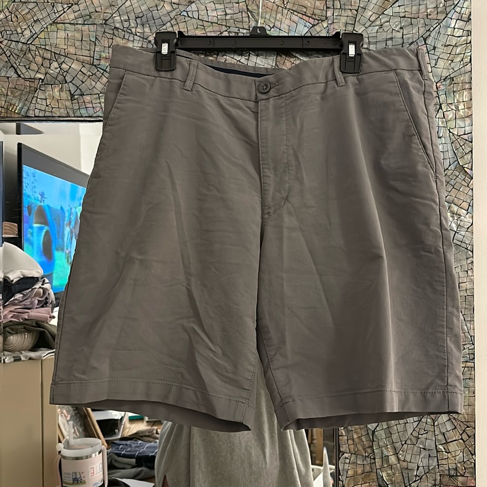 Men’s Izod shorts blue and grey